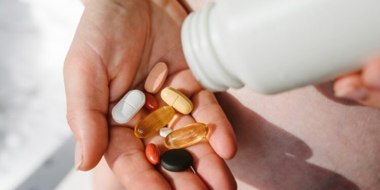 Study: Multivitamin Use and Mortality Risk in 3 Prospective US Cohorts. Image Credit: Sergii Sobolevskyi/Shutterstock.com