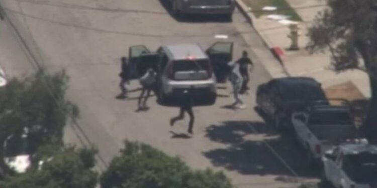 5 people run from stolen Kia Soul at end of chase in Hawthorne – NBC Los Angeles