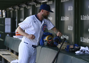 Cubs pitcher Colten Brewer fractures non-pitching hand after punching dugout wall
