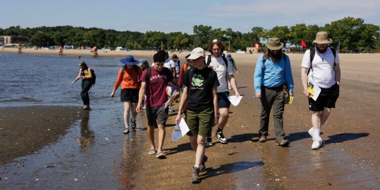 Aspiring earth science teachers get hands-on lesson at Orchard Beach – Bronx Times