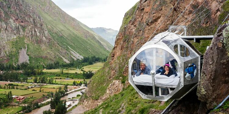 5 World's Most Tiny Hotel Rooms