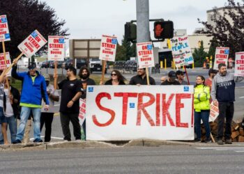 Boeing Workers’ Side Hustles Threaten to Prolong Strike for Months