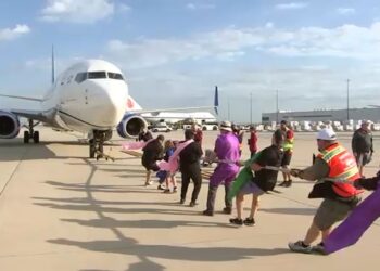 Unleashing Strength: Teams Challenge Themselves by Pulling a Massive 48-Ton United Airlines 737 at O’Hare for Special Olympics Illinois!