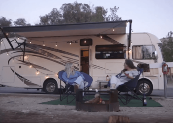 Embrace Autumn: Discover Must-Try Fall Lifestyle Trends with Julie Loffredi!