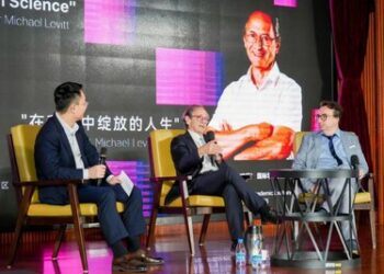 Michael Levitt (centre) in a discussion after the talk