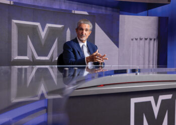 Ted Leonsis talking at a desk
