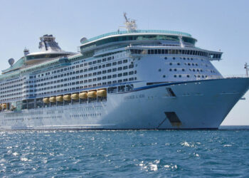 30 Shocking Tales of People Living Beyond Their Means: When Reality Hits Hard!