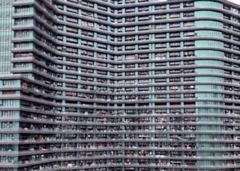 Explore the Incredible: China’s Massive Residential Marvel Accommodating 20,000 Residents! Must-Watch Viral Video!