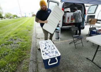 Des Moines meals pantries face spiking call for because the Iowa area’s SNAP enrollment declines